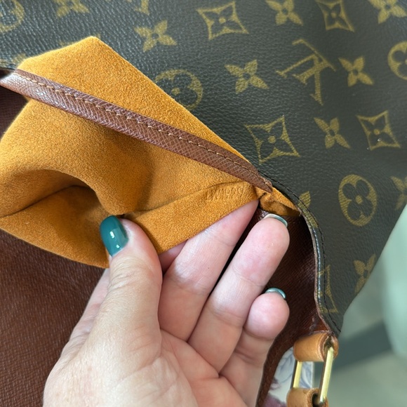 LV authentic shoulder bag - Picture 8 of 16